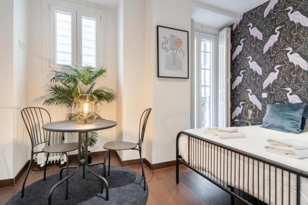 Apartamento 2 Bedrooms 2 Bathrooms Furnished - Malasana - Bright Stylish - Mintystay Madrid